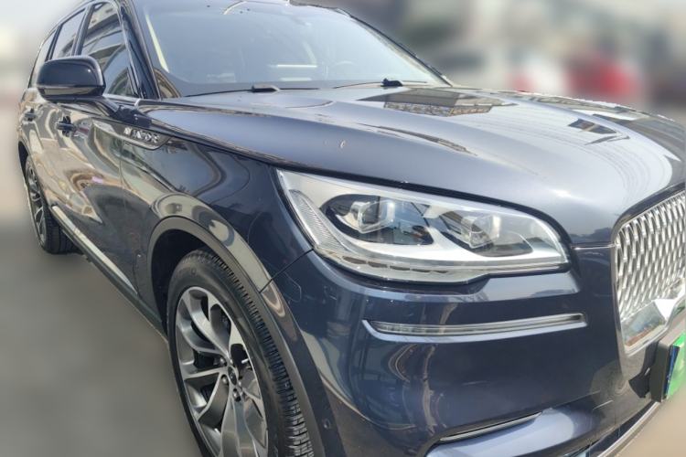 Used Lincoln Aviator 2020 3.0T V6 All-Wheel Drive Executive Version Front Right 45 Deg