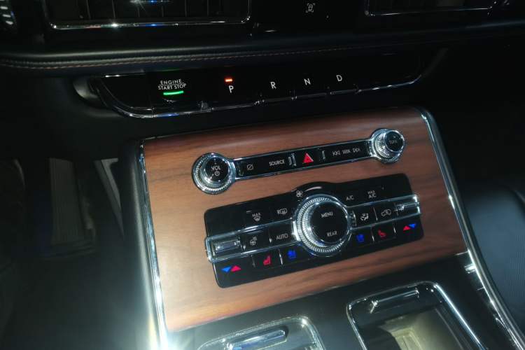 Used Lincoln Aviator 2020 3.0T V6 Four-Wheel Drive Premium Edition Gear Lever