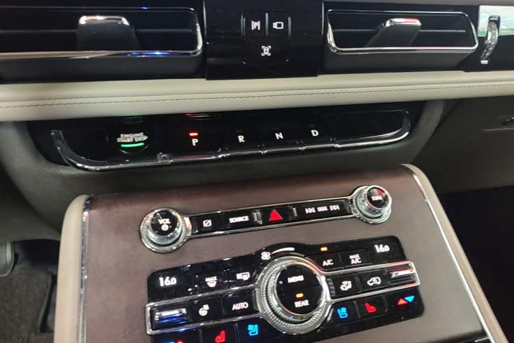 Used Lincoln Aviator 2020 3.0T V6 Four-Wheel Drive Premium Edition Gear Lever