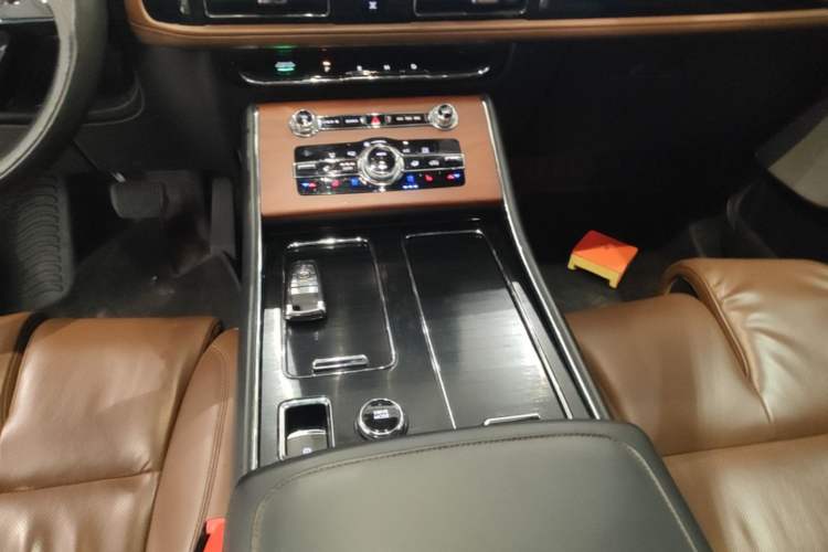 Used Lincoln Aviator 2020 3.0T V6 All-Wheel Drive Executive Version Gear Lever