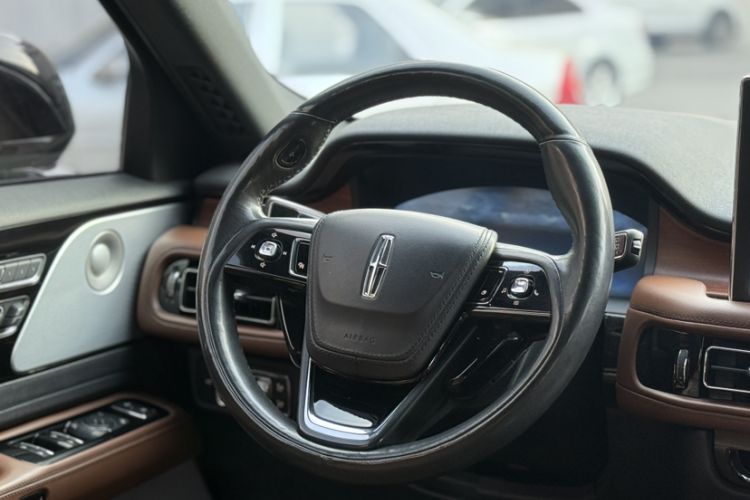 Used Lincoln Aviator 2020 3.0T V6 All-Wheel Drive Executive Version Interior 1
