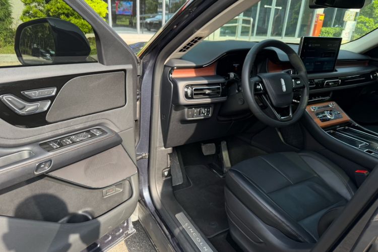 Used Lincoln Aviator 2020 3.0T V6 Four-Wheel Drive Premium Edition Interior 1