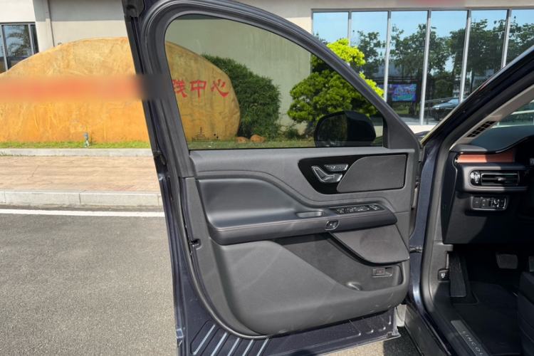 Used Lincoln Aviator 2020 3.0T V6 Four-Wheel Drive Premium Edition Interior 10