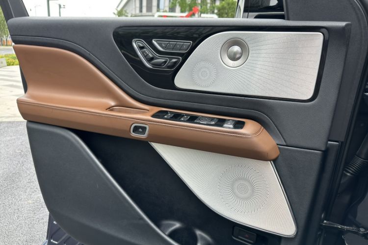 Used Lincoln Aviator 2020 3.0T V6 All-Wheel Drive Executive Version Interior 11