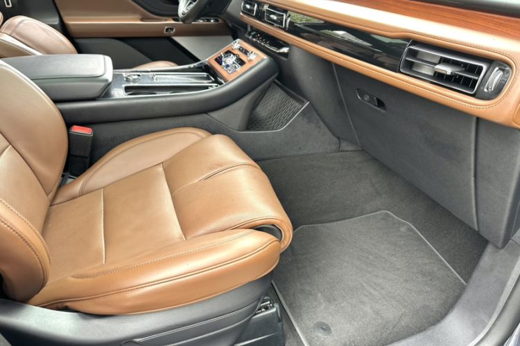 Used Lincoln Aviator 2020 3.0T V6 All-Wheel Drive Executive Version Interior 12