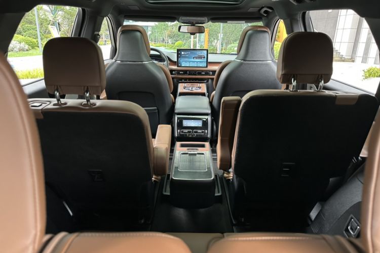 Used Lincoln Aviator 2020 3.0T V6 All-Wheel Drive Executive Version Interior 2