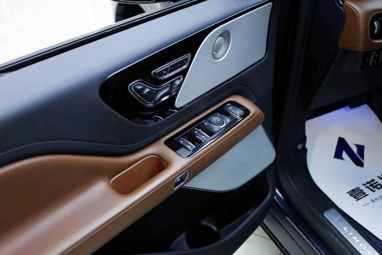 Used Lincoln Aviator 2020 3.0T V6 All-Wheel Drive Executive Version Interior 2