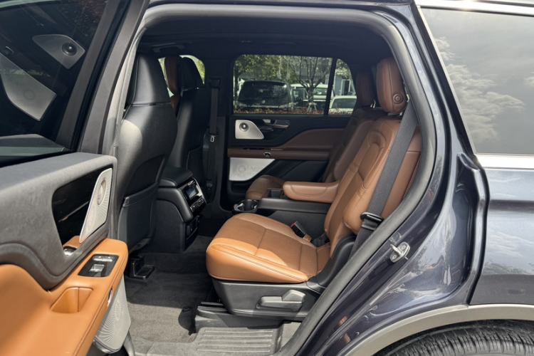 Used Lincoln Aviator 2020 3.0T V6 All-Wheel Drive Executive Version Interior 2