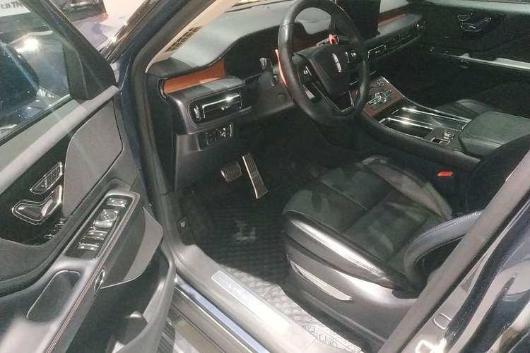 Used Lincoln Aviator 2020 3.0T V6 Four-Wheel Drive Premium Edition Interior 3