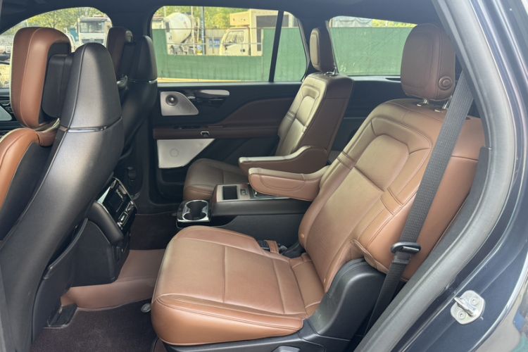 Used Lincoln Aviator 2020 3.0T V6 All-Wheel Drive Executive Version Interior 3