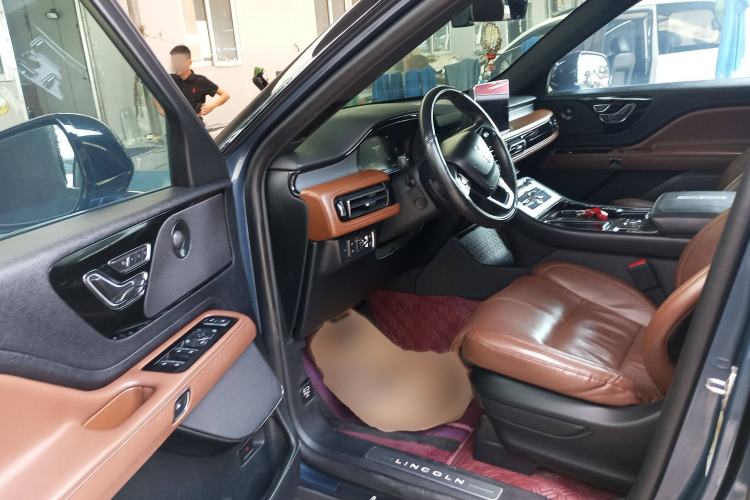 Used Lincoln Aviator 2020 3.0T V6 All-Wheel-Drive Luxury Edition Interior 3