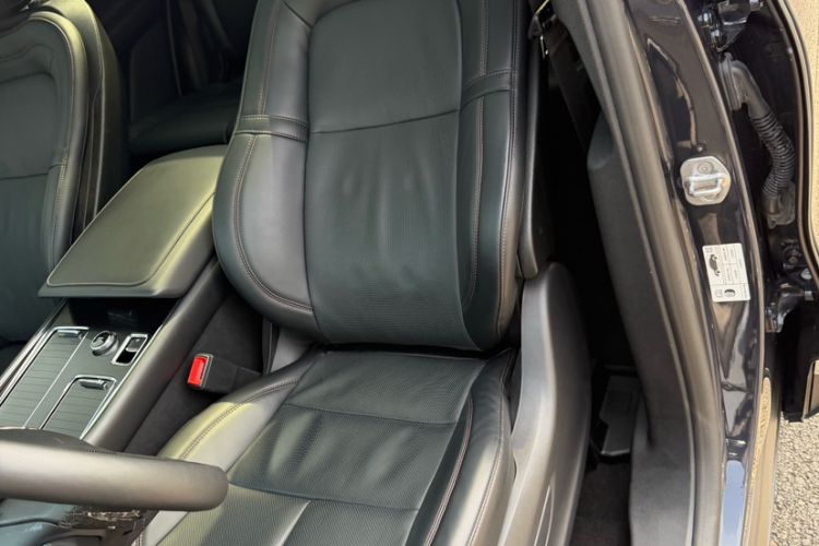Used Lincoln Aviator 2020 3.0T V6 Four-Wheel Drive Premium Edition Interior 3