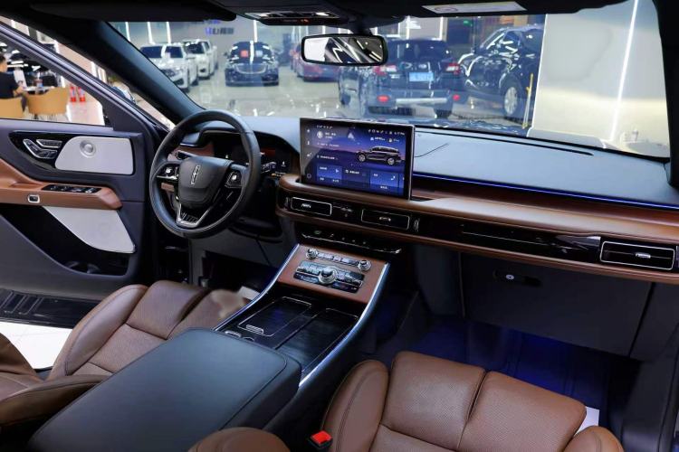Used Lincoln Aviator 2020 3.0T V6 All-Wheel Drive Executive Version Interior 4