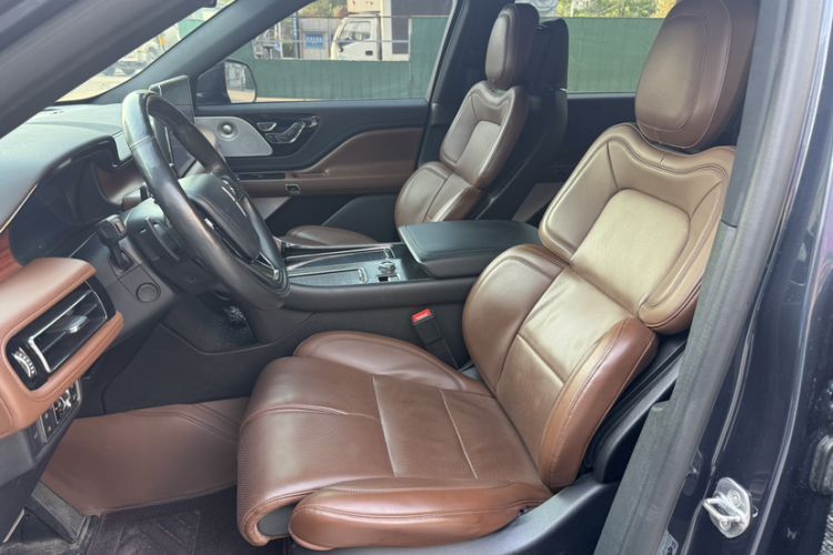 Used Lincoln Aviator 2020 3.0T V6 All-Wheel Drive Executive Version Interior 4