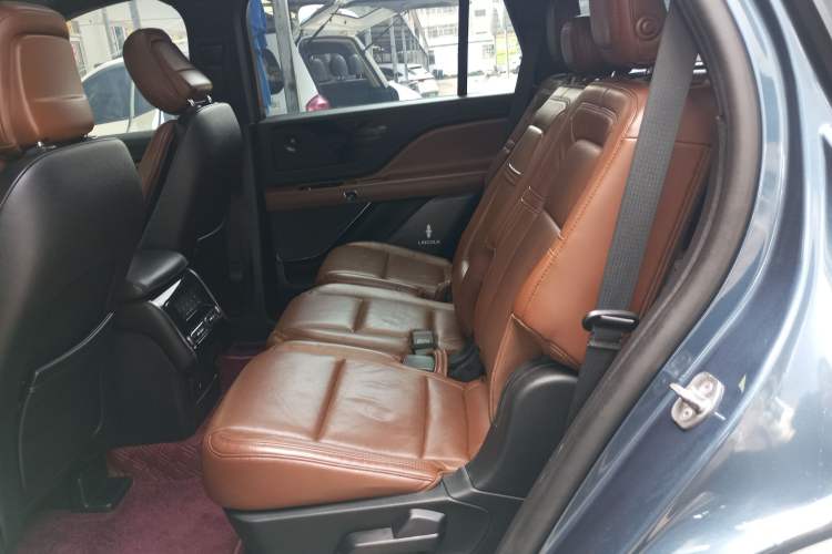 Used Lincoln Aviator 2020 3.0T V6 All-Wheel-Drive Luxury Edition Interior 4