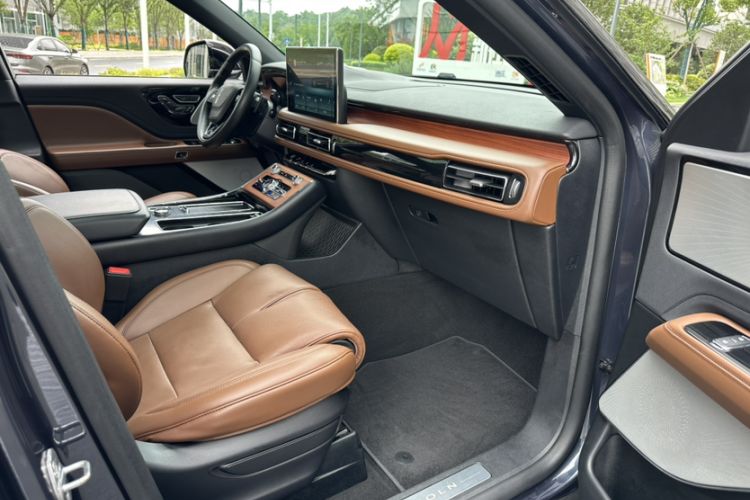 Used Lincoln Aviator 2020 3.0T V6 All-Wheel Drive Executive Version Interior 5