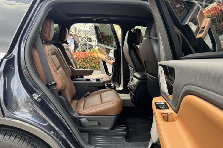 Used Lincoln Aviator 2020 3.0T V6 All-Wheel Drive Executive Version Interior 5