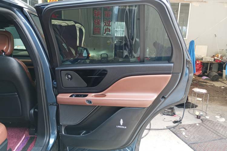 Used Lincoln Aviator 2020 3.0T V6 All-Wheel-Drive Luxury Edition Interior 6