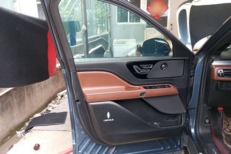 Used Lincoln Aviator 2020 3.0T V6 All-Wheel-Drive Luxury Edition Interior 7