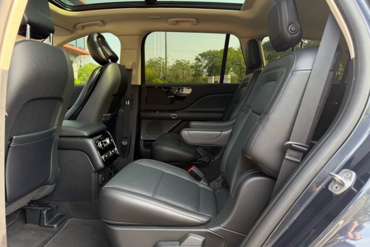 Used Lincoln Aviator 2020 3.0T V6 Four-Wheel Drive Premium Edition Interior 7