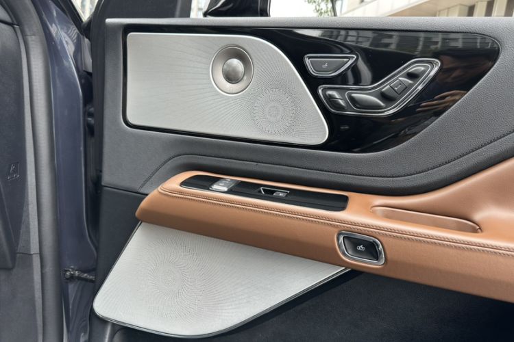 Used Lincoln Aviator 2020 3.0T V6 All-Wheel Drive Executive Version Interior 8