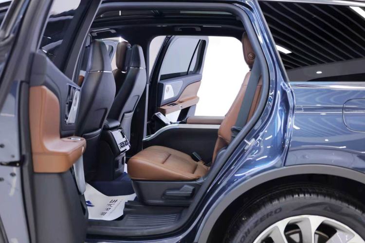 Used Lincoln Aviator 2020 3.0T V6 All-Wheel Drive Executive Version Interior 8
