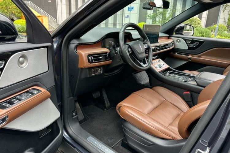 Used Lincoln Aviator 2020 3.0T V6 All-Wheel Drive Executive Version Interior 9