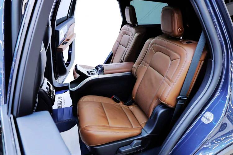 Used Lincoln Aviator 2020 3.0T V6 All-Wheel Drive Executive Version Interior 9