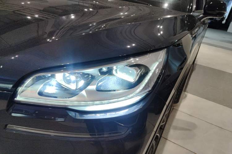 Used Lincoln Aviator 2020 3.0T V6 All-Wheel Drive Executive Version Left Front Headlight