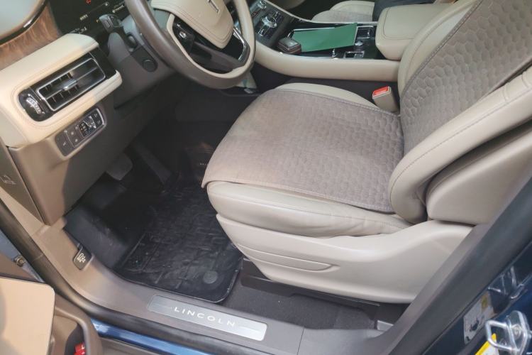 Used Lincoln Aviator 2020 3.0T V6 All-Wheel-Drive Premium Edition Left Front Seat