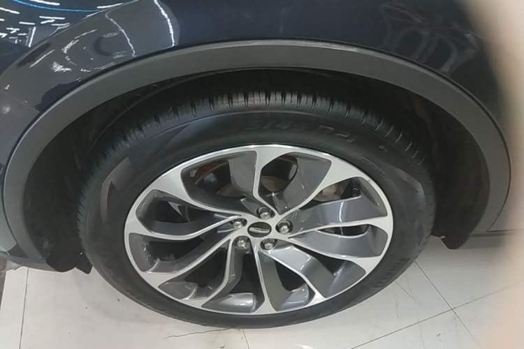 Used Lincoln Aviator 2020 3.0T V6 All-Wheel Drive Executive Version Left Front Wheel Hub