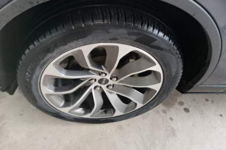 Used Lincoln Aviator 2020 3.0T V6 All-Wheel Drive Executive Version Left Front Wheel Hub
