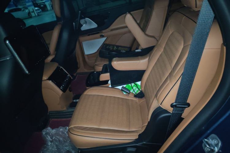 Used Lincoln Aviator 2020 3.0T V6 Four-Wheel Drive Presidential Edition Left Rear Seat