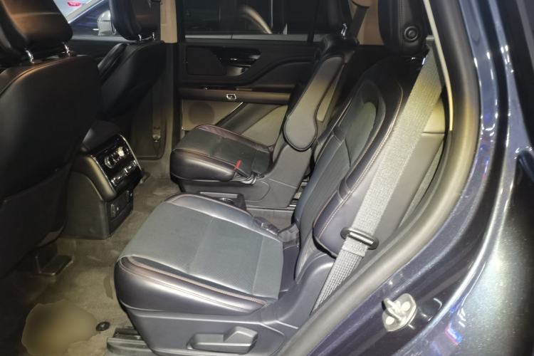 Used Lincoln Aviator 2020 3.0T V6 Four-Wheel Drive Premium Edition Left Rear Seat
