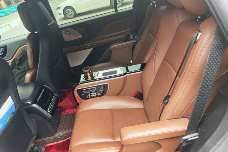 Used Lincoln Aviator 2020 3.0T V6 All-Wheel Drive Executive Version Left Rear Seat