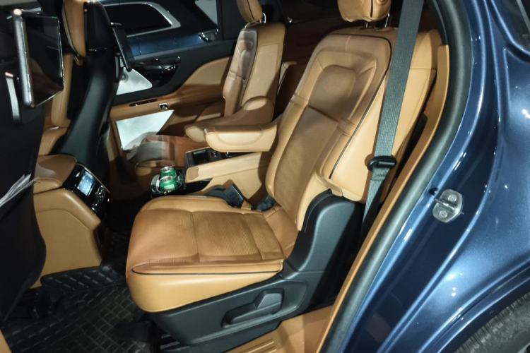 Used Lincoln Aviator 2020 3.0T V6 Four-Wheel Drive Presidential Edition Left Rear Seat