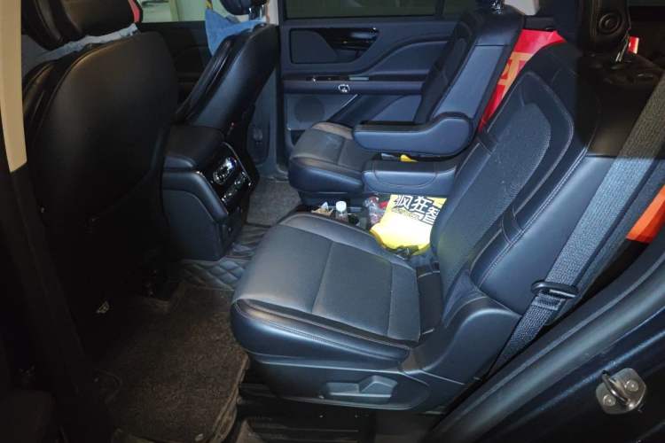 Used Lincoln Aviator 2020 3.0T V6 Four-Wheel Drive Premium Edition Left Rear Seat