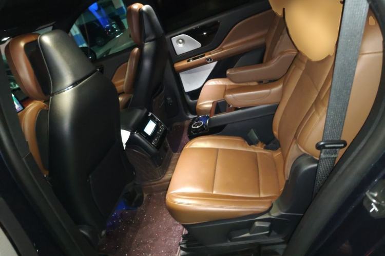Used Lincoln Aviator 2020 3.0T V6 All-Wheel Drive Executive Version Left Rear Seat