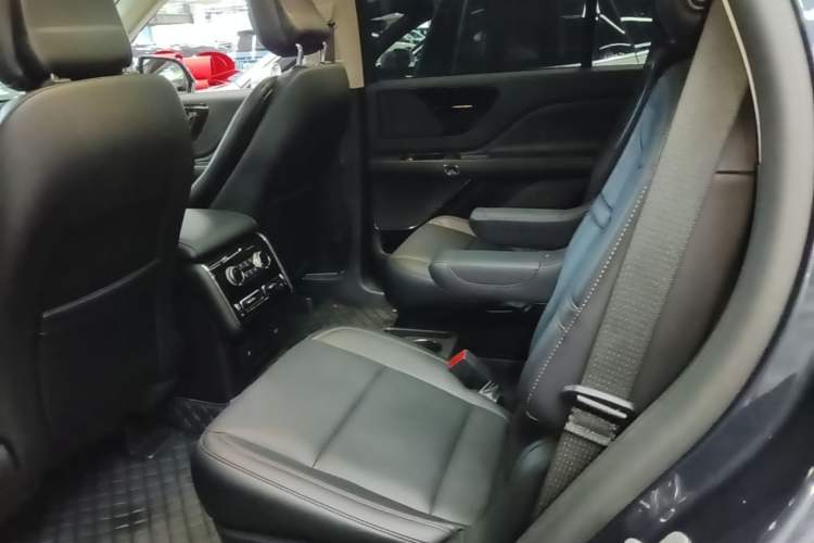 Used Lincoln Aviator 2020 3.0T V6 Four-Wheel Drive Premium Edition Left Rear Seat