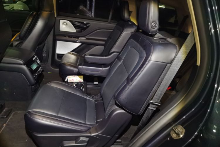 Used Lincoln Aviator 2020 3.0T V6 All-Wheel Drive Executive Version Left Rear Seat