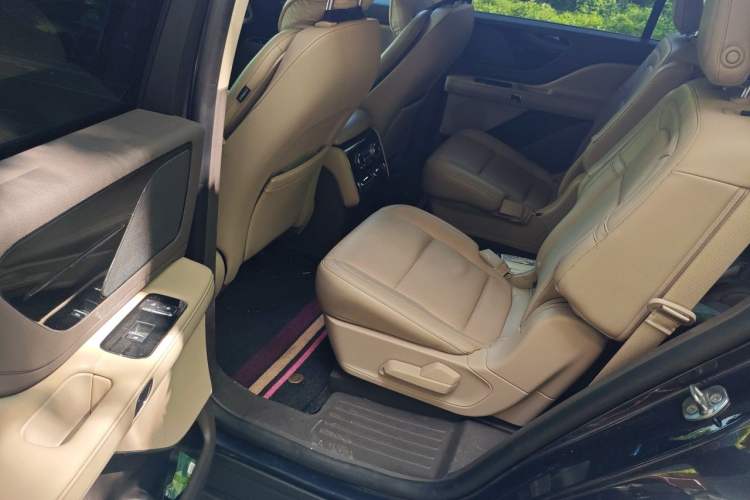 Used Lincoln Aviator 2020 3.0T V6 Four-Wheel Drive Premium Edition Left Rear Seat