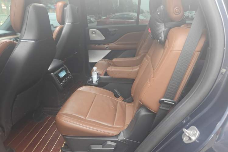 Used Lincoln Aviator 2020 3.0T V6 All-Wheel Drive Executive Version Left Rear Seat