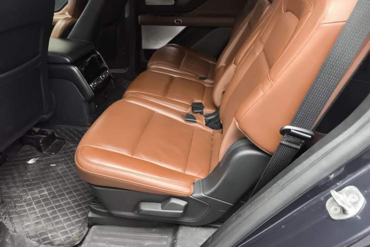 Used Lincoln Aviator 2020 3.0T V6 All-Wheel Drive Executive Version Left Rear Seat