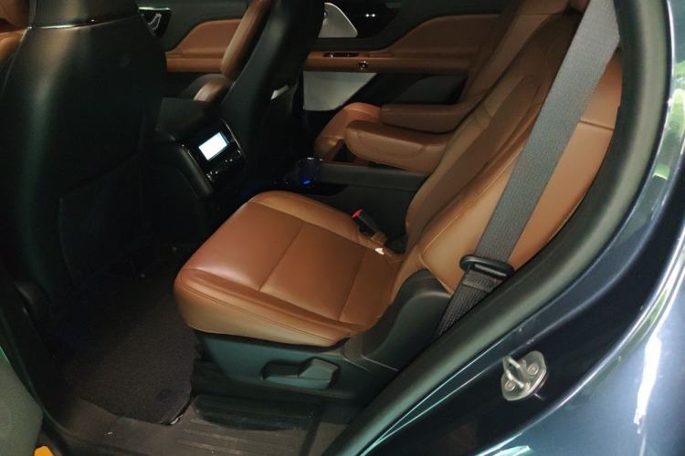 Used Lincoln Aviator 2020 3.0T V6 All-Wheel Drive Executive Version Left Rear Seat