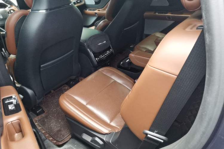 Used Lincoln Aviator 2020 3.0T V6 All-Wheel Drive Executive Version Left Rear Seat