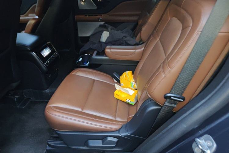 Used Lincoln Aviator 2020 3.0T V6 All-Wheel Drive Executive Version Left Rear Seat