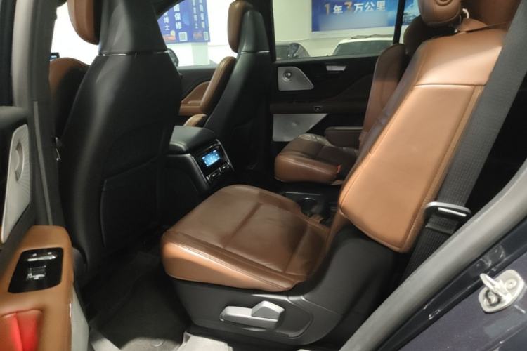Used Lincoln Aviator 2020 3.0T V6 All-Wheel Drive Executive Version Left Rear Seat