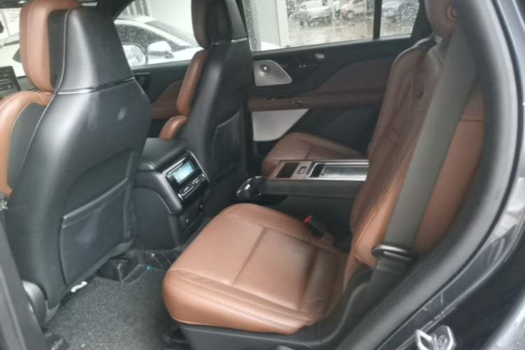 Used Lincoln Aviator 2020 3.0T V6 All-Wheel Drive Executive Version Left Rear Seat