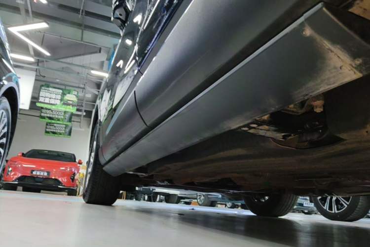 Used Lincoln Aviator 2020 3.0T V6 Four-Wheel Drive Premium Edition Left Side Sill
