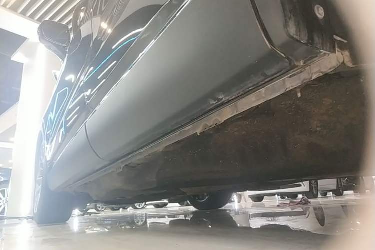 Used Lincoln Aviator 2020 3.0T V6 All-Wheel Drive Executive Version Left Side Sill